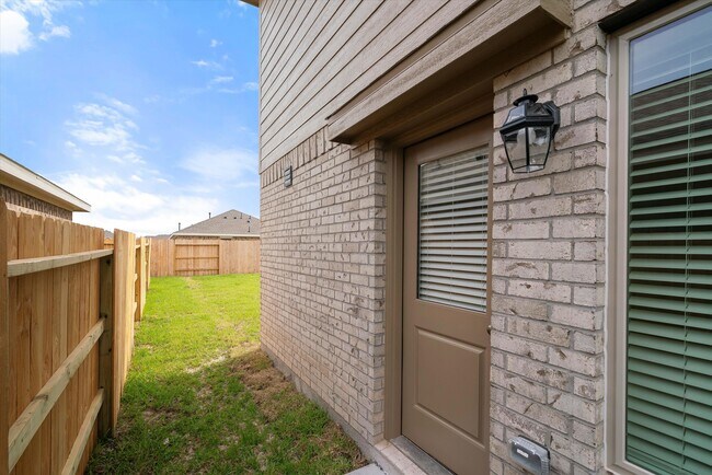 Building Photo - 1522 Windrose Bnd