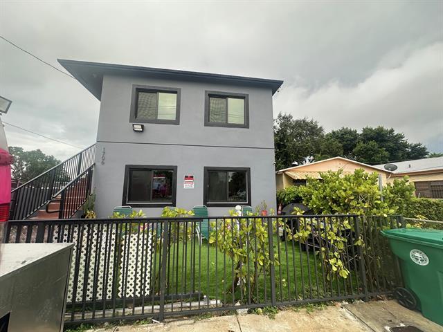 Building Photo - 1704 NW 69th Ter