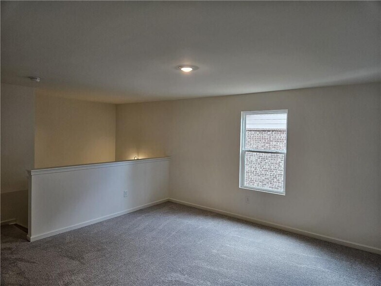 Building Photo - 326 Silverton Dr