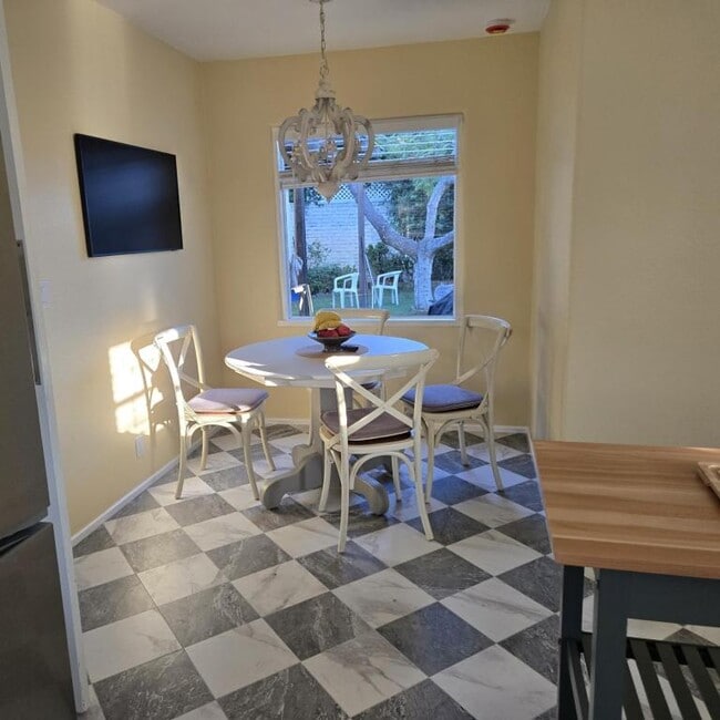 Building Photo - 901 A Ave