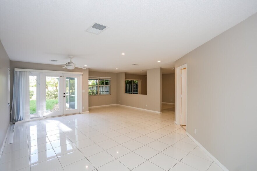 Building Photo - 4330 SW 82nd Way