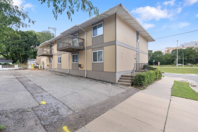 Building Photo - 2601 University Ave