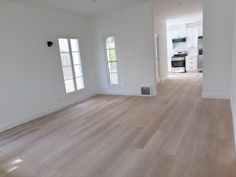 Building Photo - 205 S Arnaz Dr