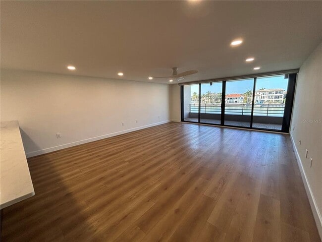 Building Photo - 6260 Kipps Colony Ct S