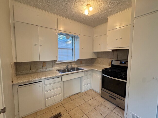 Building Photo - Historic 1 Bed/1 Bath with Bonus Room Dupl...