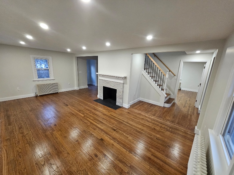 Building Photo - 1 Triangle St