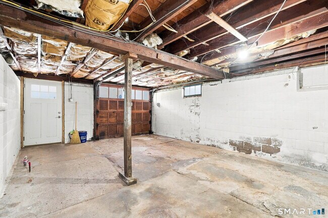Building Photo - 107 Town Farm Rd