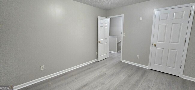 Building Photo - 610 James Ridge Dr