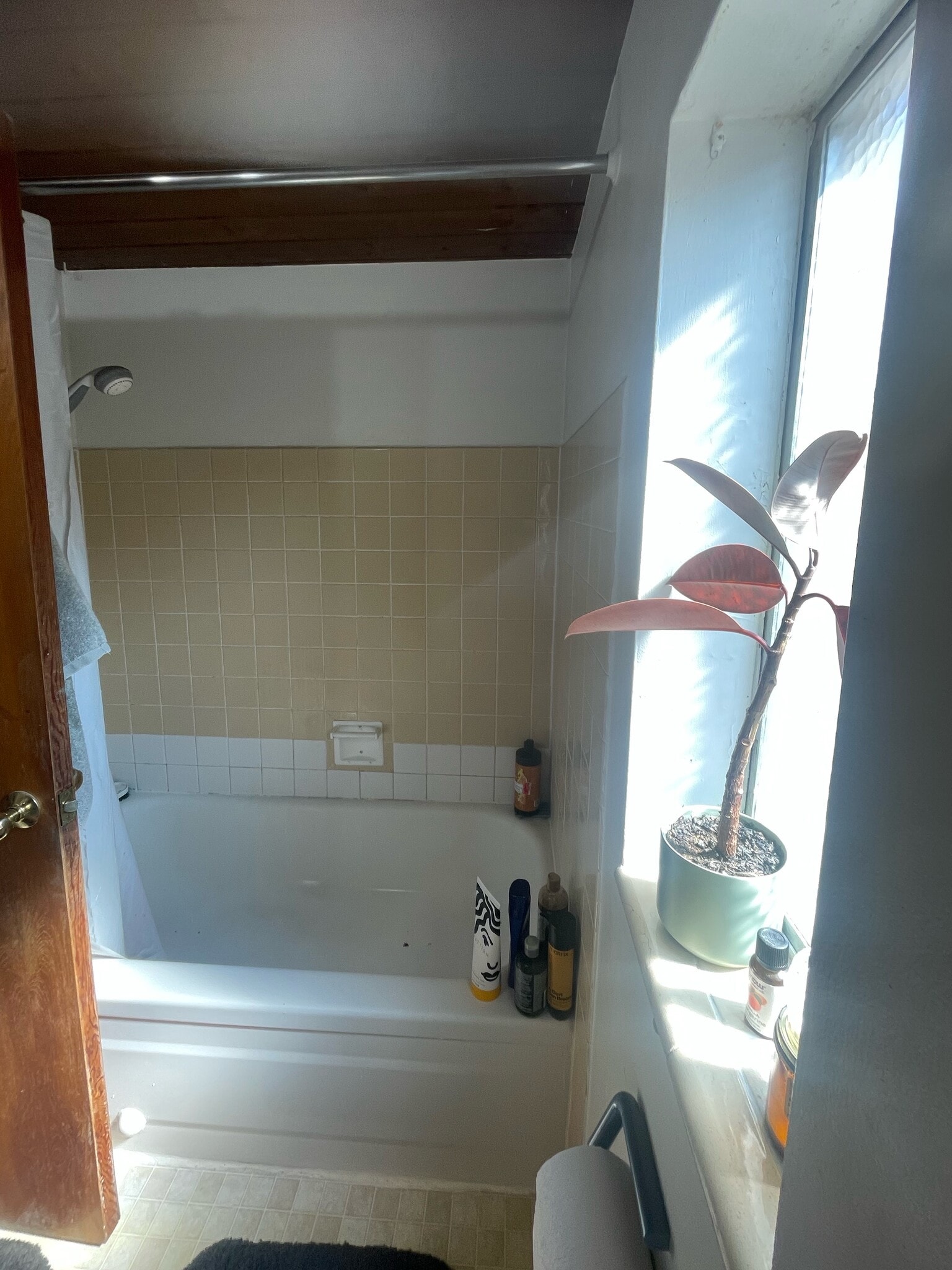 Building Photo - 3246 NE 85th St