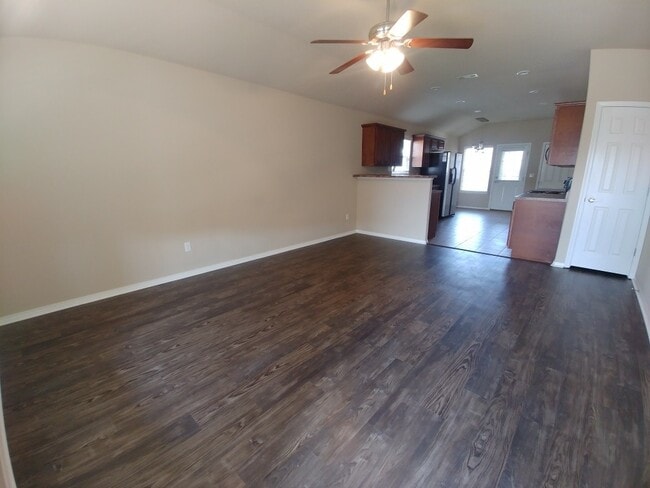 Building Photo - Great 3 Bedroom home in Fayetteville! Conv...