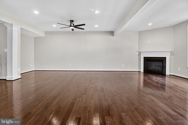 Building Photo - 24949 Earlsford Dr