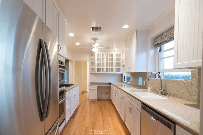 Building Photo - 13139 Valleyheart Dr