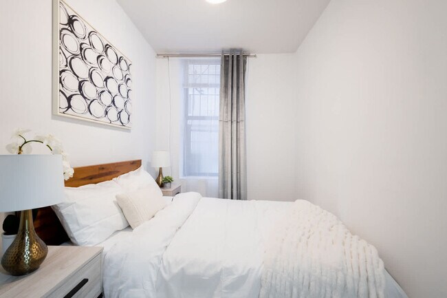 Building Photo - 1435 2nd Ave