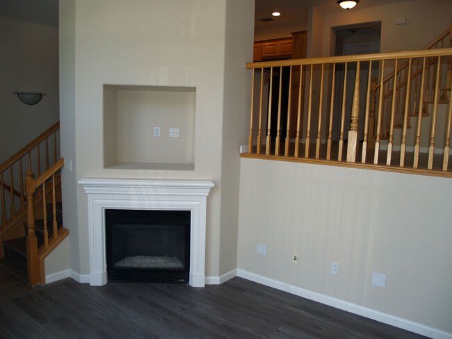 Building Photo - Private Street Entrance! Attached Garage! ...