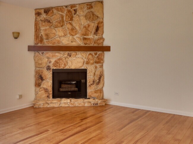 Building Photo - 1735 Chesapeake Ln