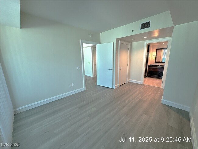 Building Photo - 2700 S Las Vegas Blvd