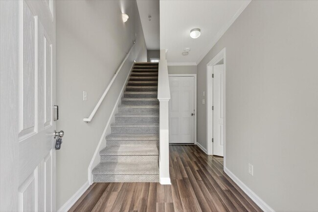 Building Photo - 3 Bedroom 3 1/2 Bath Pet Friendly Condo For Rent!