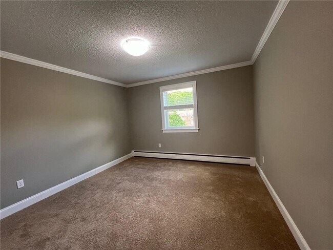 Building Photo - 395 Mendon Rd