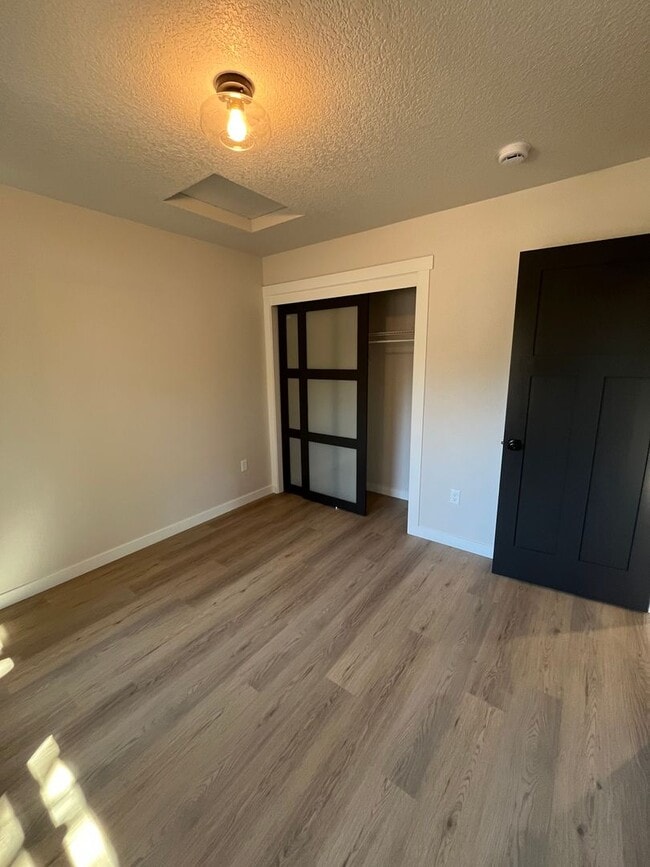 Building Photo - Spectacular BRAND NEW 1-bed/1-bath apartment with Mt Views! ***Utilities included!***