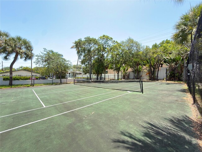 Building Photo - 2550 SW 18th Terrace