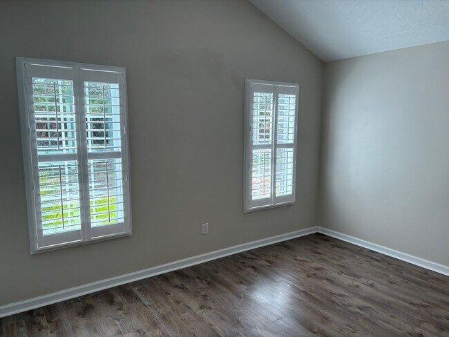 Building Photo - 3154 Shorecrest Bay Dr