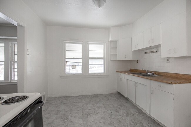 Building Photo - 8505 Garfield Blvd