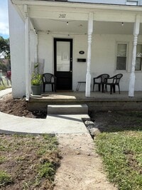 Building Photo - 203 E Reynolds St