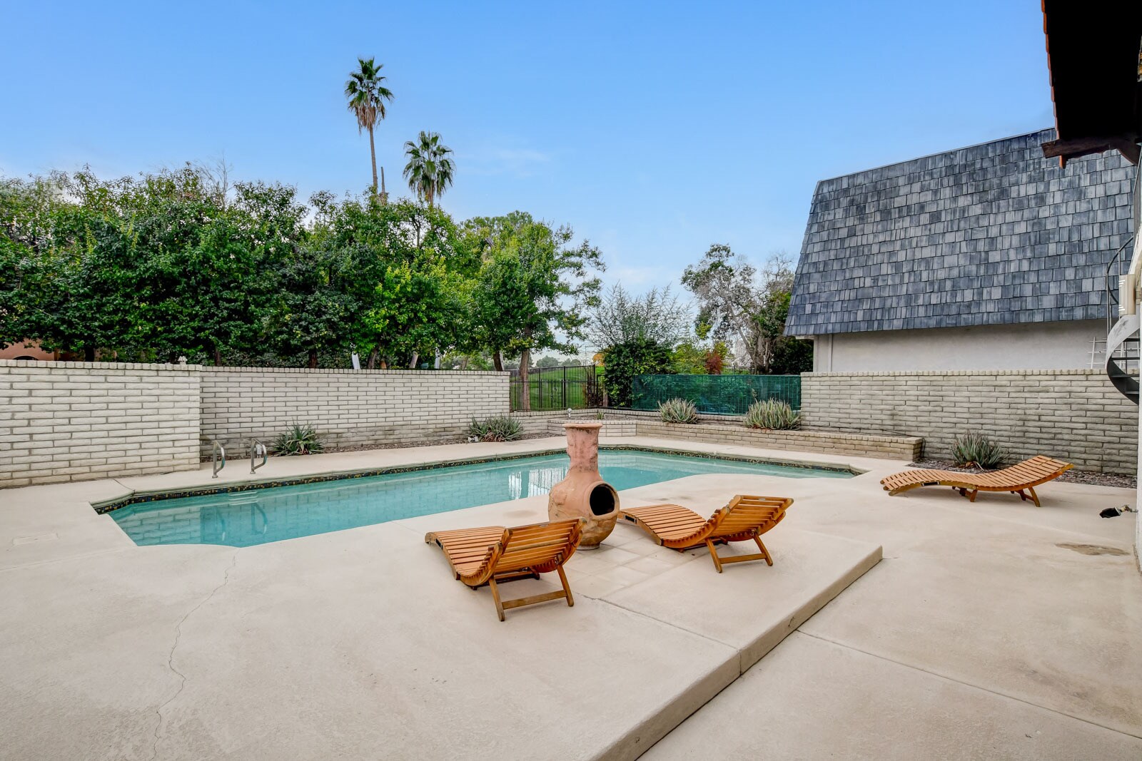 Building Photo - 945 Vegas Valley Dr