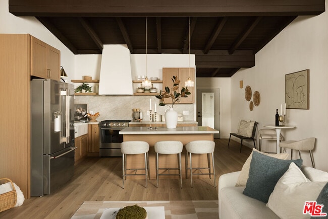 Building Photo - 885 Montecito Dr