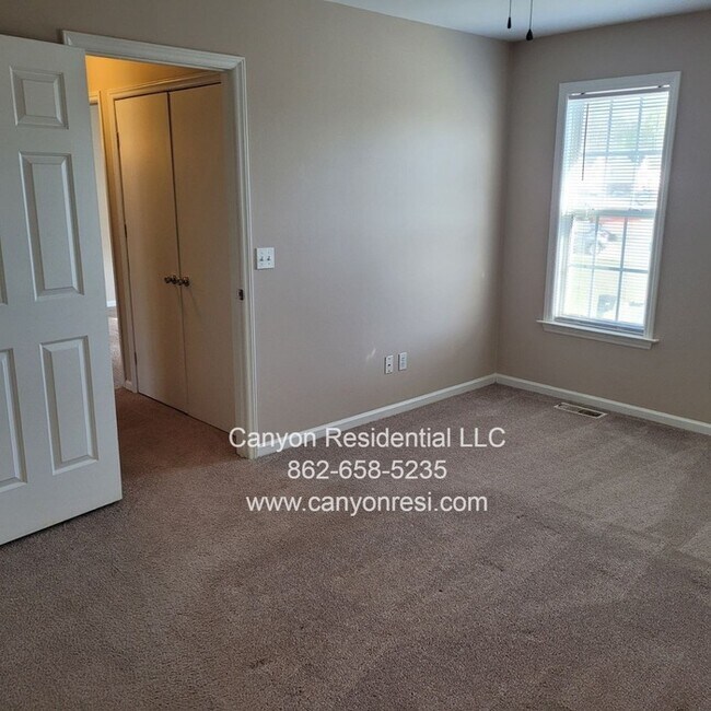 Building Photo - 4396 Moat Dr