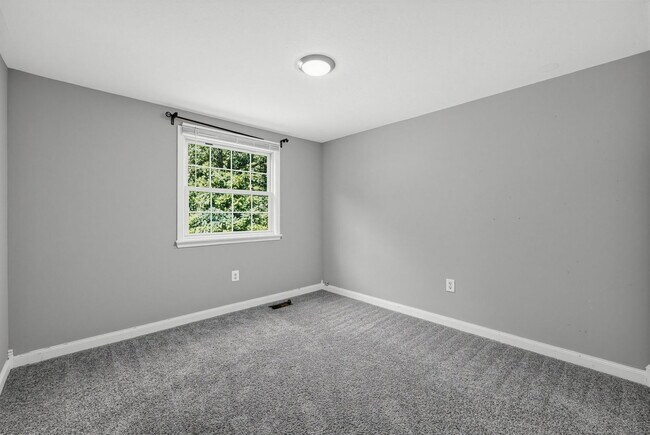Building Photo - 4419 S Shore Dr