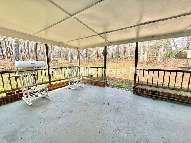 Building Photo - Very Spacious Home with 2 beds/2 baths and a bonus room, close to Charlotte Courthouse