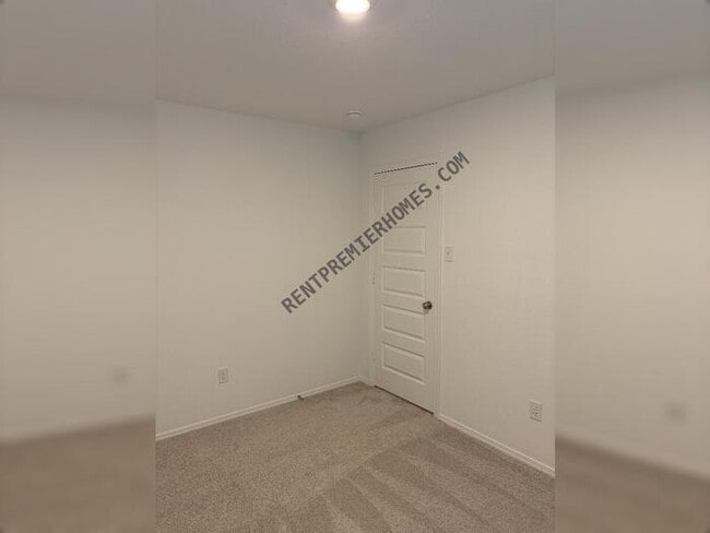 Building Photo - 122 Powder River Dr