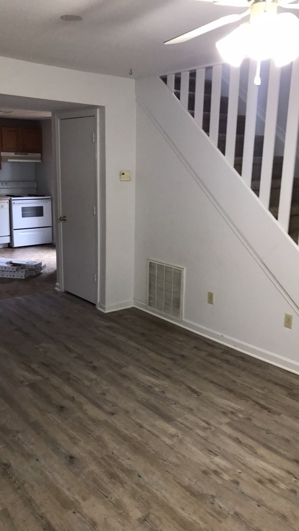 Building Photo - Radford, 4 BR / 2 BA house, Available in August