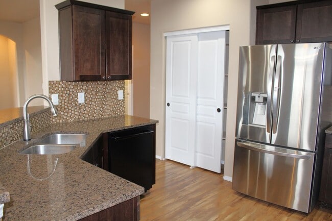 Building Photo - 2244 Kingswood Dr