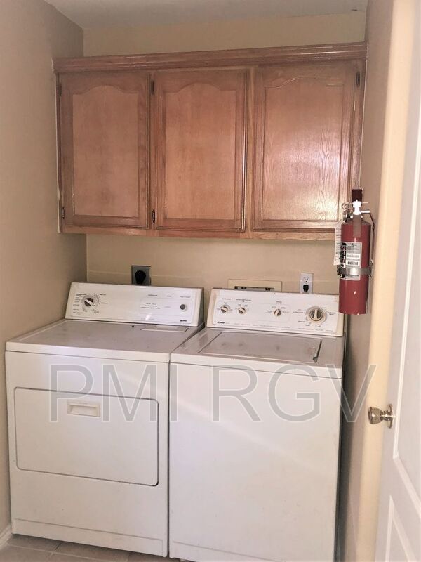 Building Photo - 703 La Mancha Dr