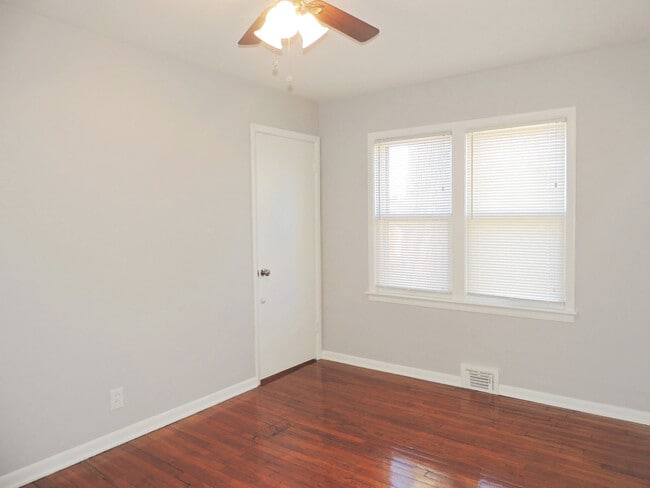 Building Photo - 3 Bed - 1 Full Bath Ranch for Rent