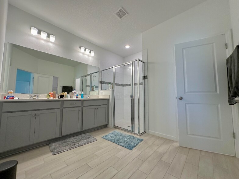 Building Photo - 3501 Yarian Dr