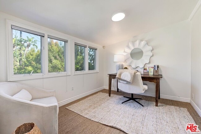 Building Photo - 1154 N Wetherly Dr