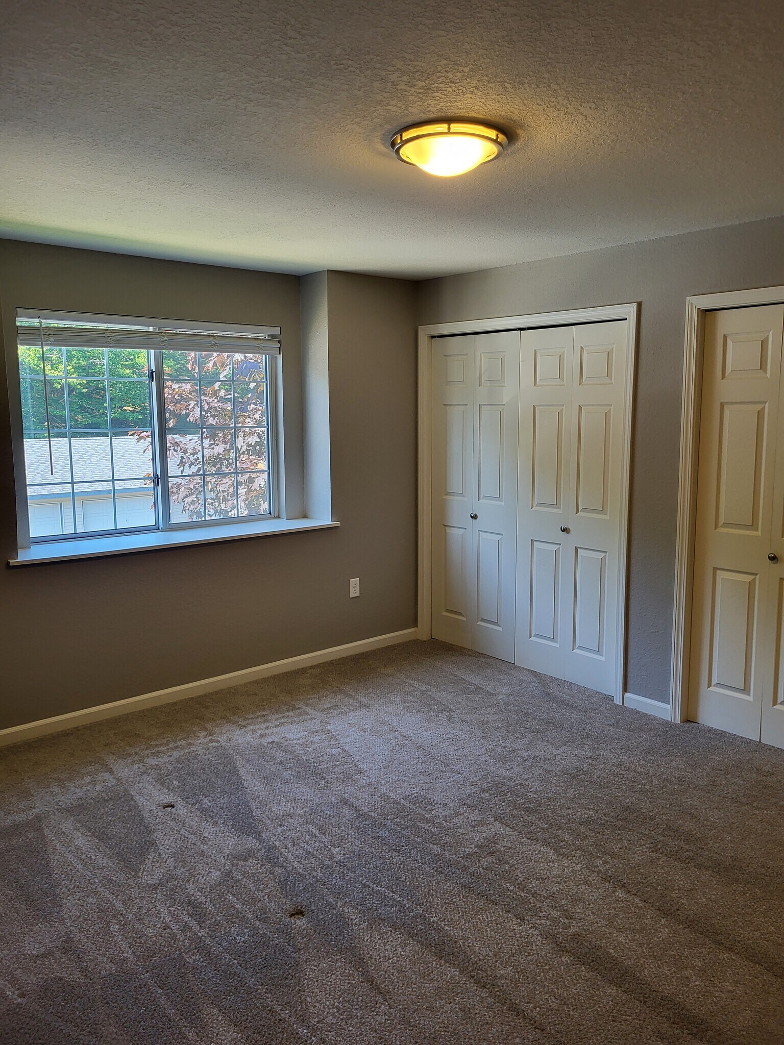 Building Photo - 18400 N Ridge Ct