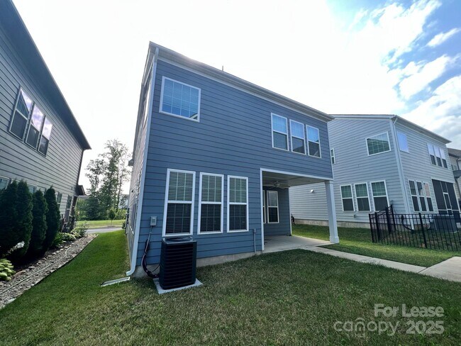 Building Photo - 15531 Laverack Ln