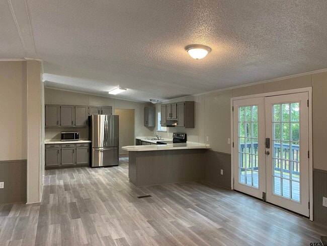 Building Photo - 22942 Shell Shore Dr