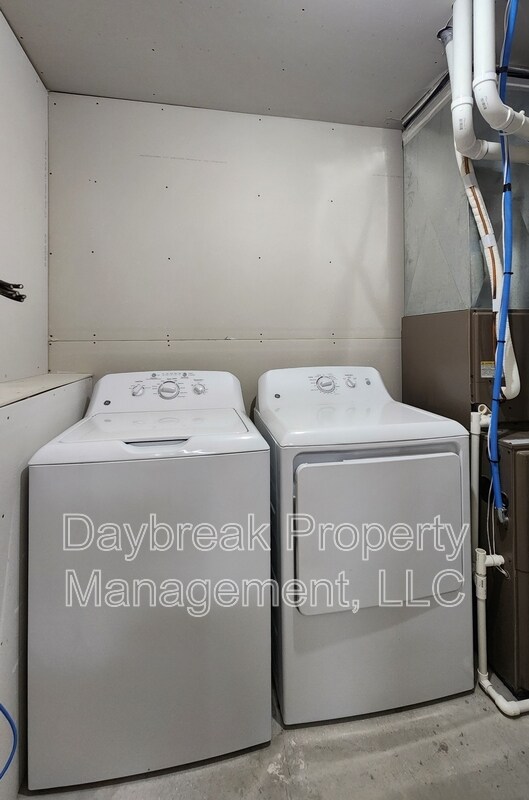 Building Photo - 2584 66th Ave S