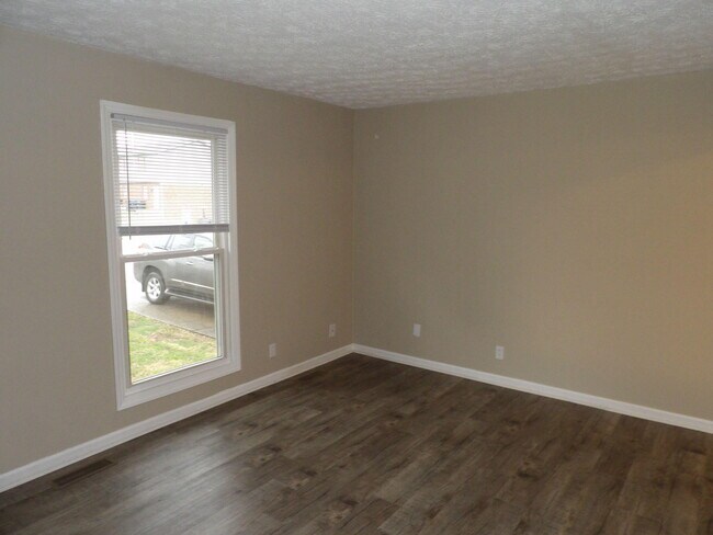 Building Photo - 176 Landings Dr