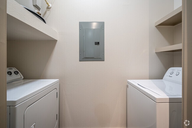 2BR, 2BA - 1,210SF - Camden City Centre