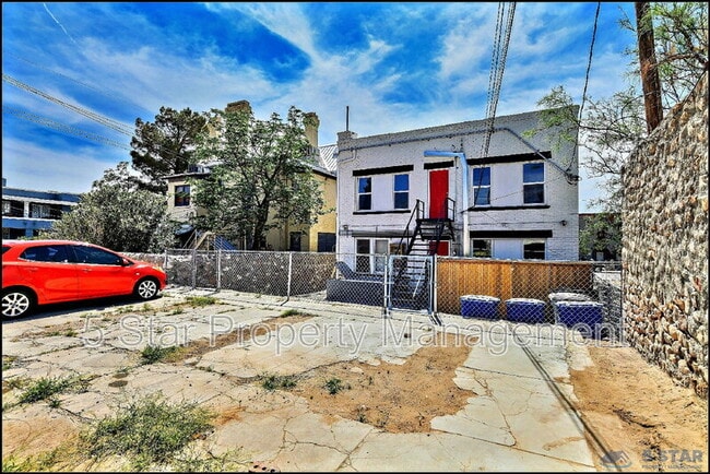 Building Photo - 615 Arizona Ave