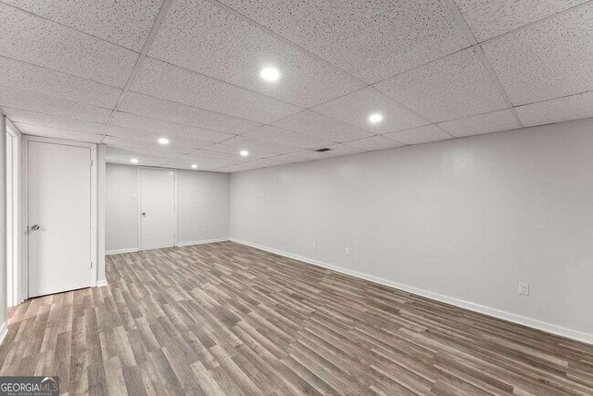 Building Photo - 4035 Thames Dr