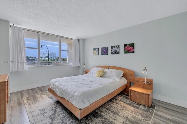 Building Photo - 3180 S Ocean Dr