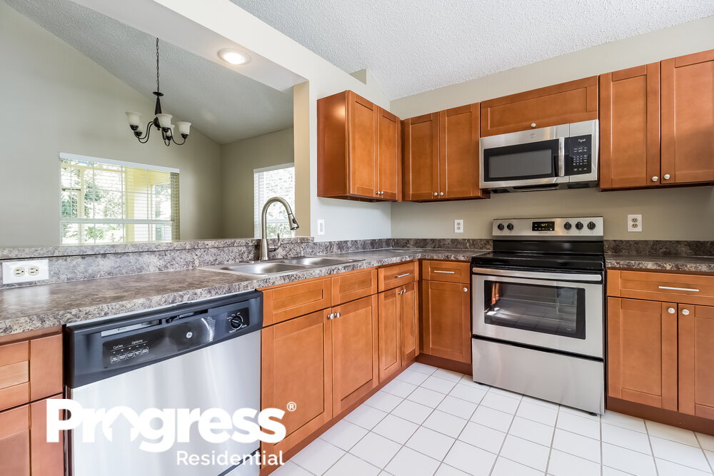 Building Photo - 637 Silver Birch Pl