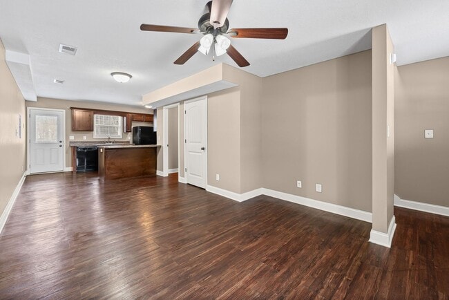 Building Photo - Pet Friendly Two Bedroom!